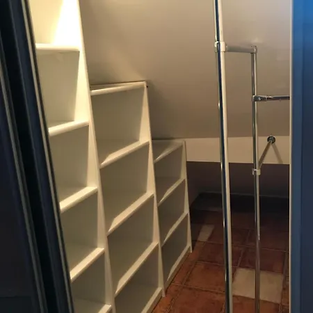 Airport Lounge Apartment *