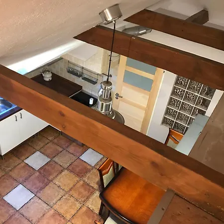 Airport Lounge Apartment *